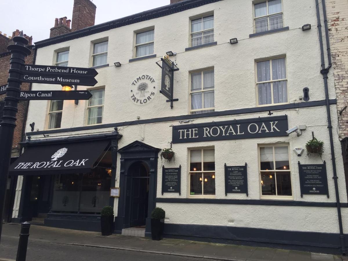 The Royal Oak Ripon Acomodação com café da manhã Exterior foto